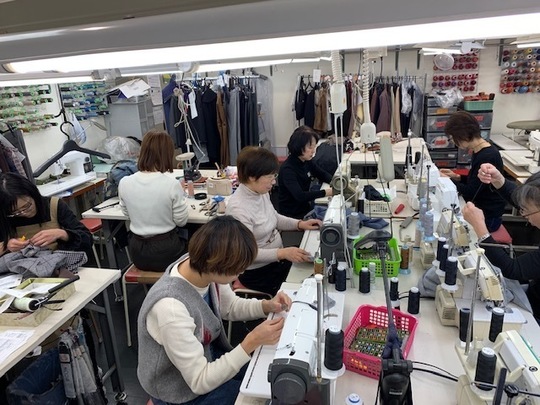 洋服のお直し お客 洋服のお直し店が金剛ショッピングモールにオープン／リフォーム